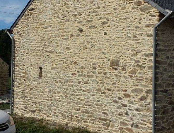 Rénovation d'une longère en pierre à Malville